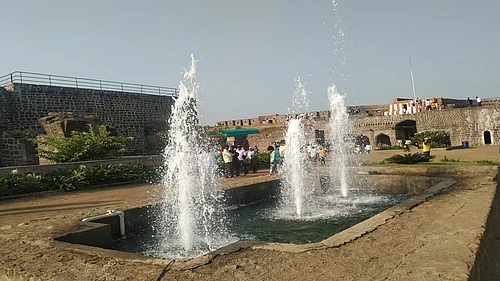 सन १९०३ पर्यंत नळदुर्ग हे जिल्ह्याचे ठिकाण होते आणि भुईकोट किल्ल्यात मुन्सिफ कोर्ट होते