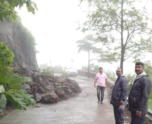 कोकण व पश्चिम महाराष्ट्रात मुसळधार पाऊस; दरडी पडण्याची शक्यता