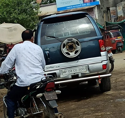 चोरट्यांनी वापरलेले वाहन