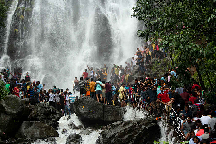 सावधान! यंदाही आंबोली पर्यटनाला जाणार असाल तर होणार कारवाई