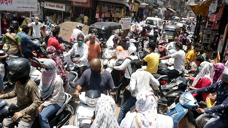 अनलॉक होताच बाजारपेठेत गर्दीचा उच्चांक! मलकापूरात नियमांना हरताळ