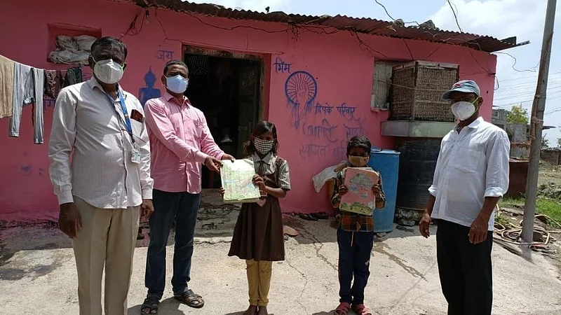 घंटा न वाजताच शाळा झाली सुरु