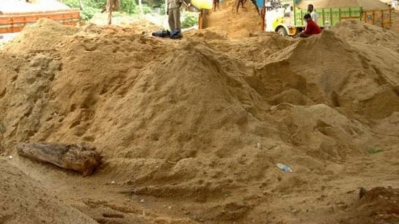 आंबेगाव : पारगावात वाळूमाफीयांना प्रशासनाचा दणका