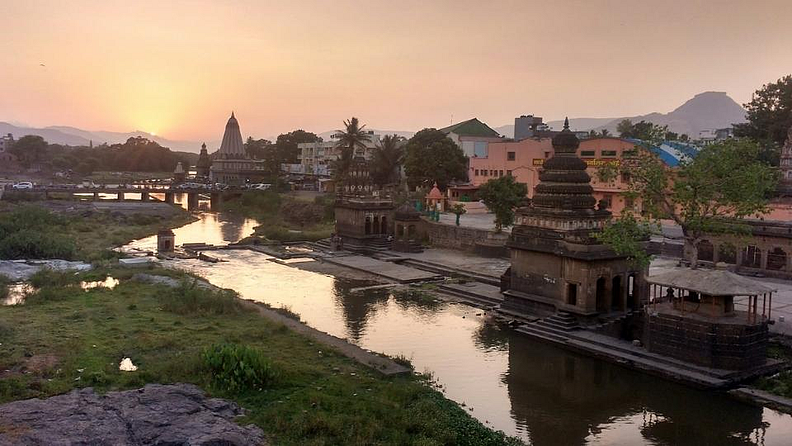 कृष्णा तीरावरील सात घाटांवर दरवर्षी माघ शुद्ध प्रतिपदा ते फाल्गुन वद्य द्वादशीपर्यंत एकामागून एक कृष्णोत्सव साजरे होत असतात. येथून दिसणारे नदीचे पात्र, समोरचा सोनजाई डोंगर, झाडांमध्ये लपलेल्या छोट्या वस्त्या असे सुंदर निसर्गरम्यदृश्य मनाला आनंद देणारे ठरते.
