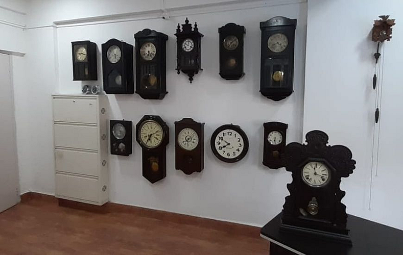 पुण्यातील जुन्या घड्याळांची अमेरिकेत ‘टिक-टिक’