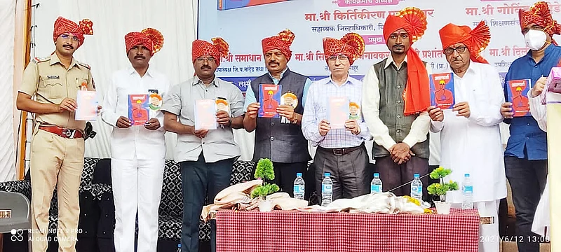 "अधिका-यांना फाईल्समध्ये पैसे नव्हे तर गोरगरीबांचा चेहरा दिसायला हवा"