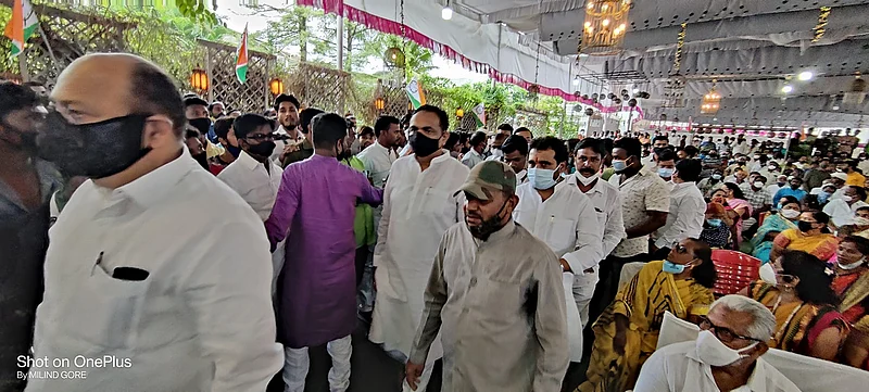 राष्ट्रवादीच्या कार्यक्रमाला पुन्हा गर्दी, कोरोना नियम पायदळी