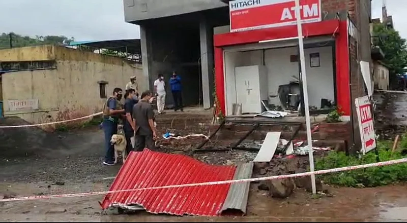 खेड : भांबोलीत स्फोट करून एटीएमवर डल्ला
