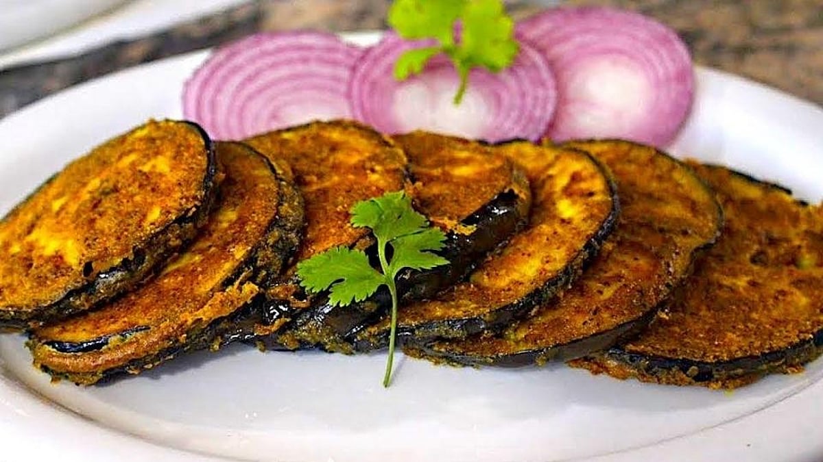 पावसाळ्यात बनवा चमचमीत वांगी भजी! जाणून घ्या रेसिपी Sakal