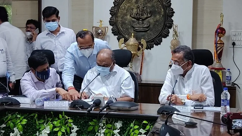 नागरिकांच्या सुरक्षेसाठी आपत्कालीन यंत्रणा सज्ज; पालकमंत्री परब