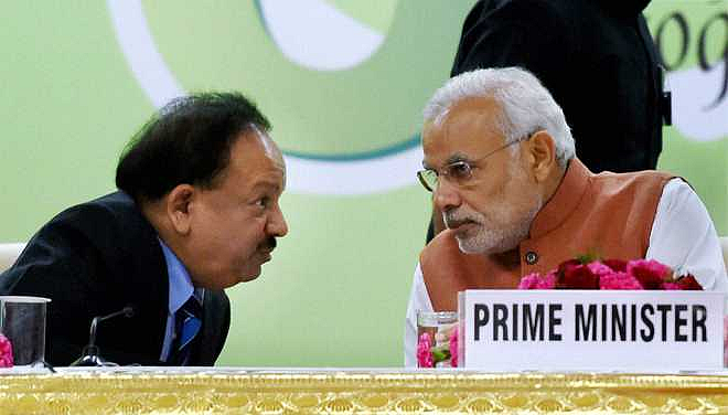 "जबाबदारी घेण्याऐवजी मोदींनी आरोग्यमंत्र्यांना बळीचा बकरा बनवलं"