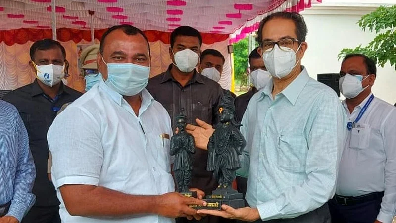 समाधान, तू नावाप्रमाणेच समाधानी दिसत आहेस - उद्धव ठाकरे