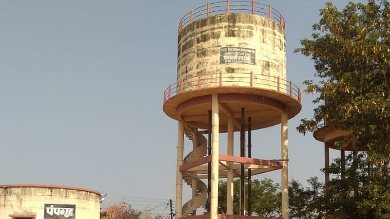 टिल्लूपंप लावायचे नाही तर पाणी पाणी करत मरायचे का?