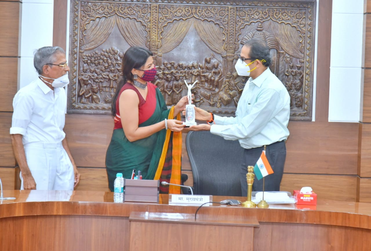 नम्रता संभेराव यांचा सन्मान