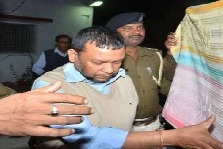 IAS अधिकाऱ्याची तक्रार घेण्यास पोलिसांनी दिला नकार; बिहारमध्ये राजकारण तापलं