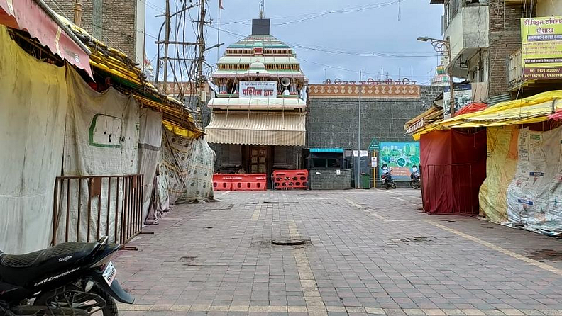 मंदिराचे पश्चिम द्वार