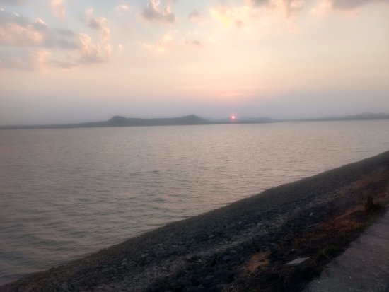 जिल्ह्याच्या इतर भागात रिमझिम पाऊस होत आहे. इगतपुरी, त्र्यंबकेश्वर, पेठ, सुरगाणा तालुक्यात पावसाने सातत्य राखले आहे. त्यामुळे गंगापूर धरण पाठोपाठ भावली, वालदेवी धरणही तुडुंब झाले आहे.