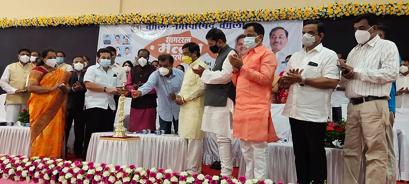 कोकणच्या विकासासाठी एकत्र या : नारायण राणे