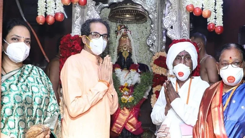 मुख्यमंत्र्यांच्या हस्ते श्री विठ्ठल-रुक्मिणीची सपत्नीक महापूजा!