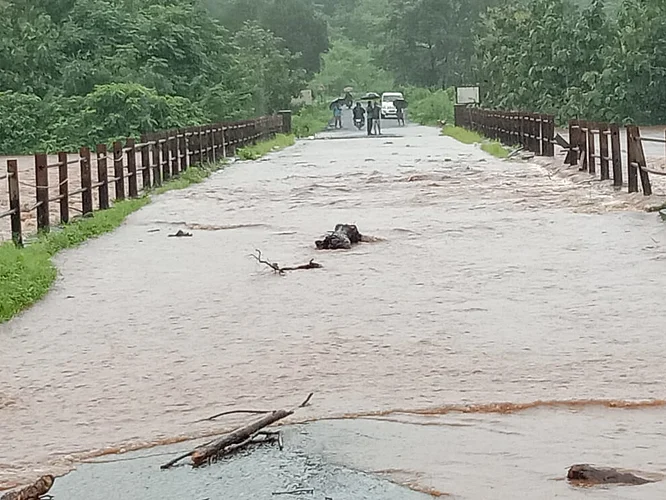 Konkan Rain Update - भुईबावडा, करुळ घाट वाहतूकीसाठी बंद