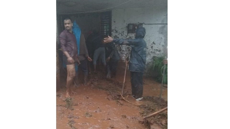 राधानगरीत झाडासह डोंगराचा भाग घरात घुसुन 3 महीला जखमी