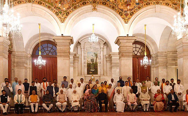 मंत्रिमंडळ समित्यांमध्येही फेरबदल; वगळलेल्या मंत्र्यांच्या जागी नवे मंत्री