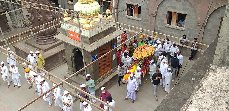 देहू; तुकोबांच्या अंगणी गेले रिंगण रंगूनी!