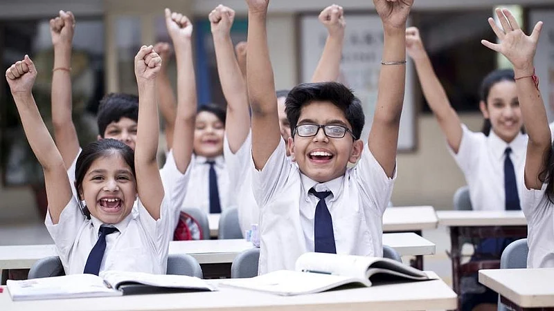 नागपूरमध्ये नेट, मोबाईल नसलेल्या गरीब मुलांसाठी ऑफलाईन शाळा