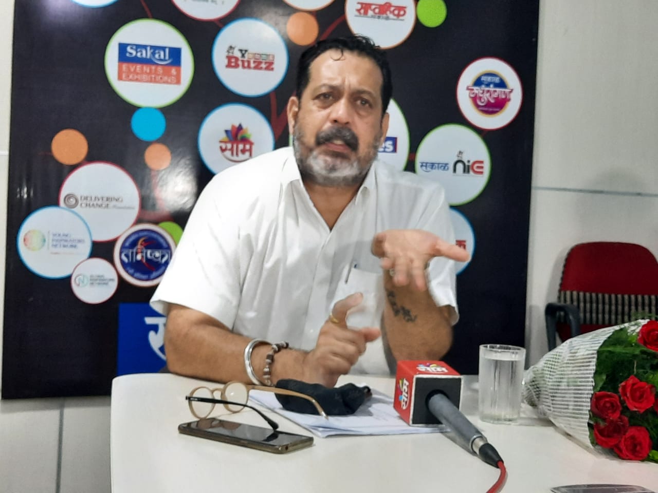 सकाळच्या नागपूर कार्यालयात संवाद साधताना प्रधान मुख्य वनसंरक्षक (वन्यजीव) सुनील लिमये