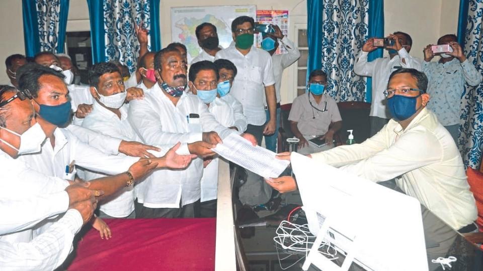 Farmers in Satara District
