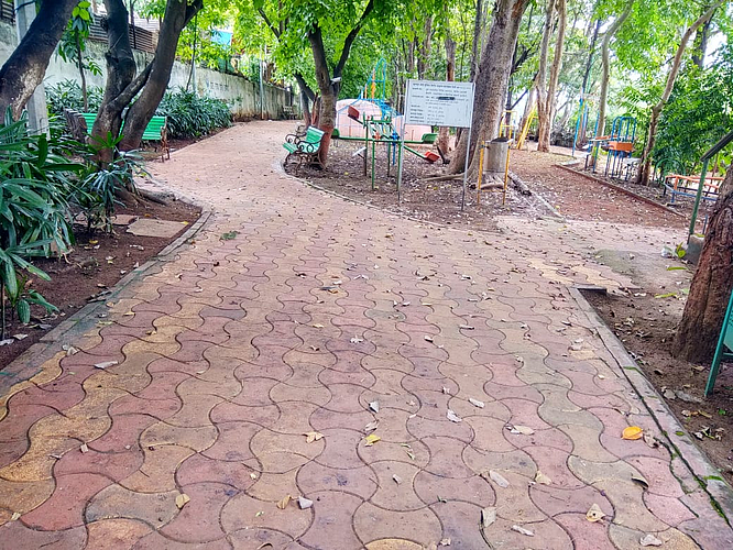 पेव्हर ब्लॉकवरून धावणे धोकादायक!