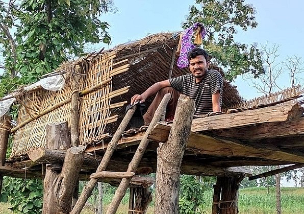 खेड्यापाड्यात काम करणाऱ्या युवकाला मिळाली लंडनमध्ये स्कॉलरशिप