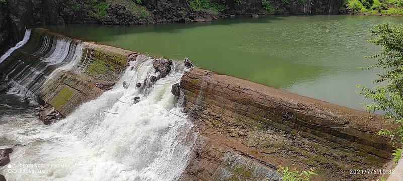 चिंता वाढली! धोकादायक पणदेरी धरण पावसामुळे पुन्हा ओव्हरफ्लो