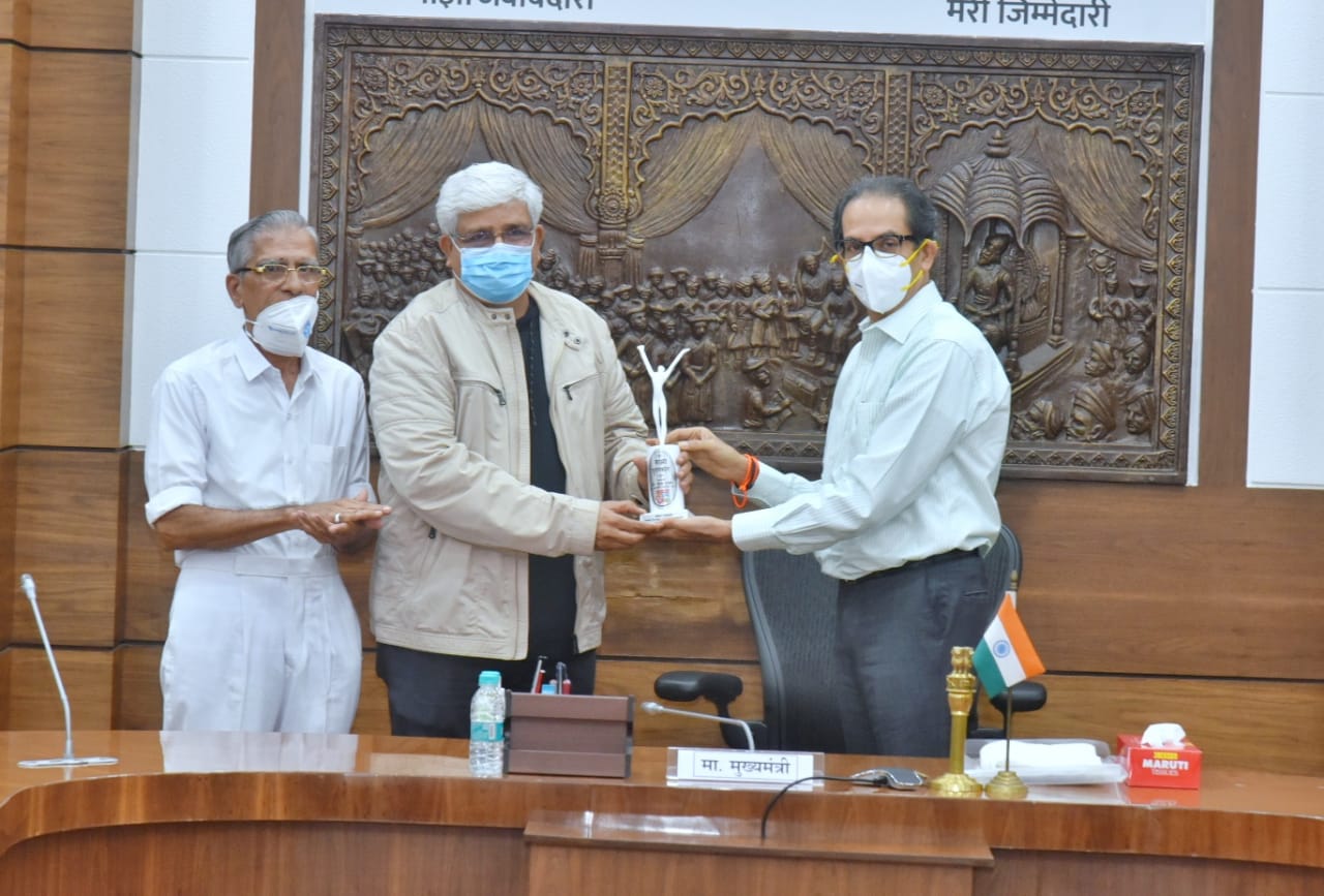 निर्माता दिग्दर्शक सचिन गोस्वामी यांचा सन्मान