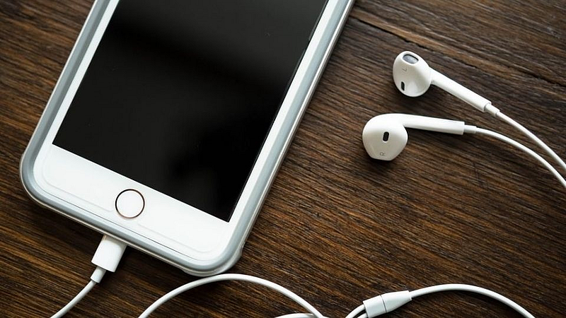 हेडफोन जॅक काम करत नाही? वापरा 'या' ट्रिक्स