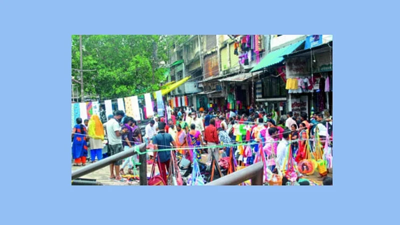 Fule Market crowd