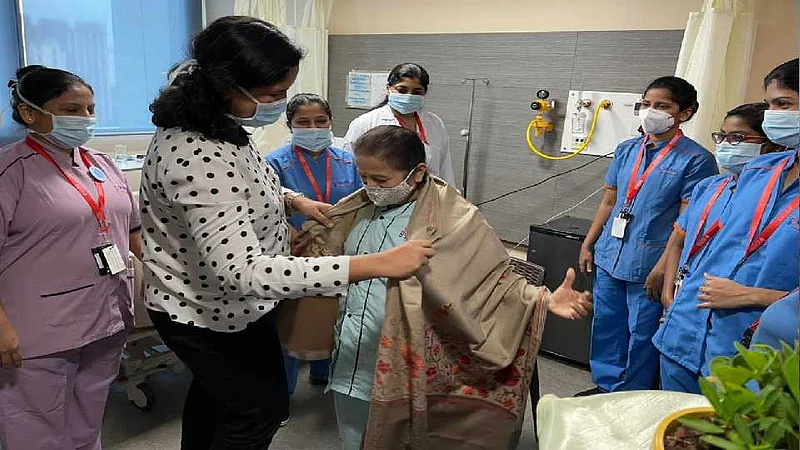 मुंबईच्या महापौर किशोरी पेडणेकर यांना रुग्णालयातून डिस्चार्ज