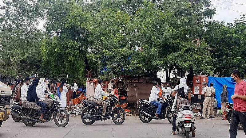 औरंगाबादेत महापालिकेने दीडशेहून अधिक अतिक्रमणे हटवले आहेत.
