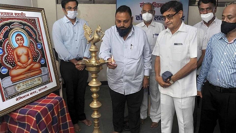 'राजकीय नेत्यांनी कोरोनाचे भान ठेवले पाहिजे'