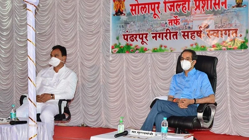"जबाबदारीने काम करून संभाव्य तिसऱ्या लाटेचा मुकाबला करूया!'