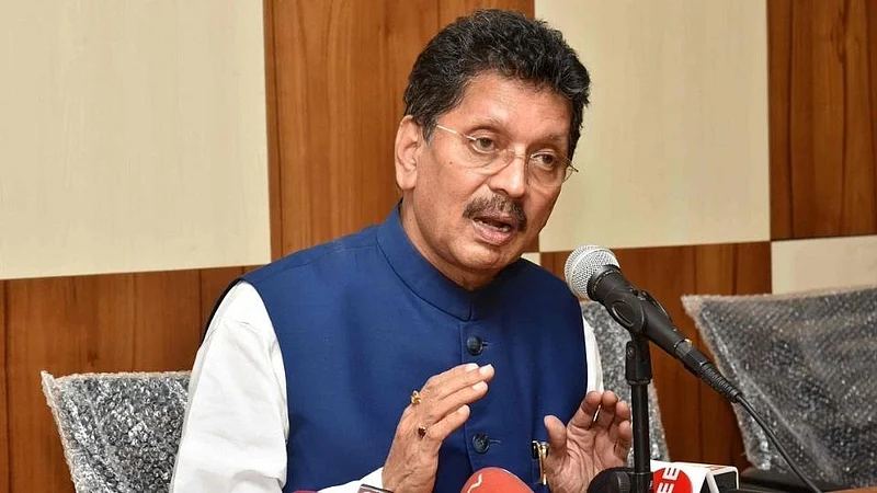 फालतू धमक्या ऐकणार नाही; दीपक केसकरांचे प्रत्युत्तर