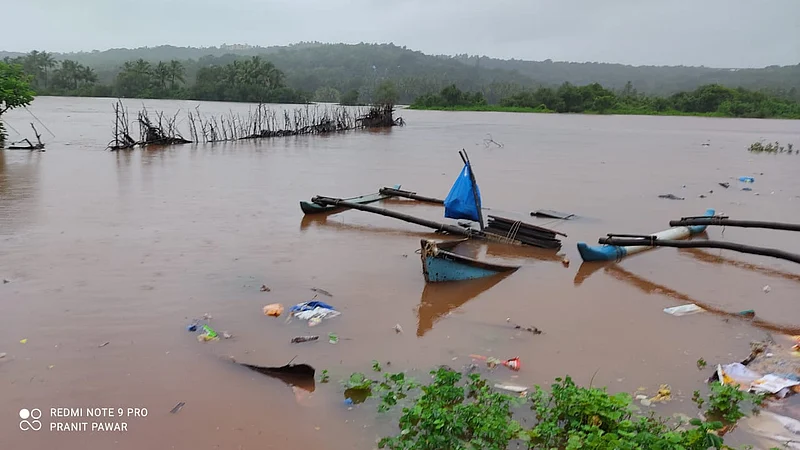 Konkan Rain - काजळी नदीला पूर; चांदेराई बाजारपेठ पाण्याखाली