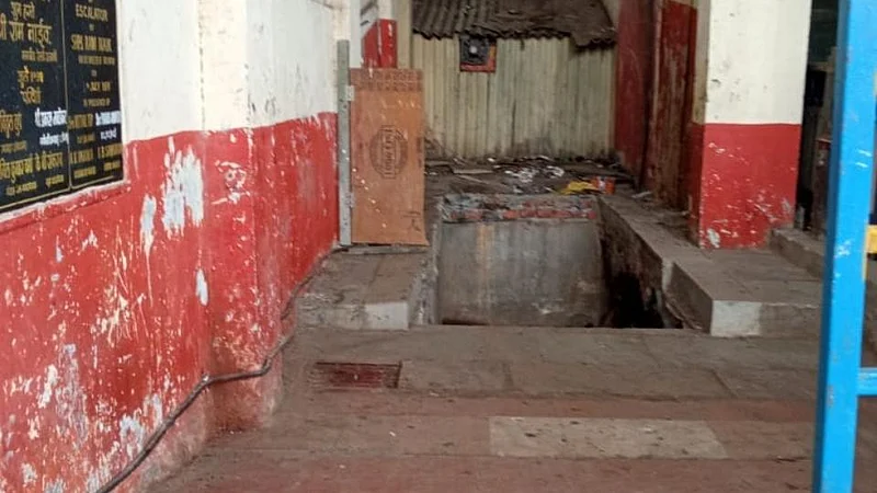 पुणे रेल्वे स्थानकावरील सरकता जिना नामशेष !