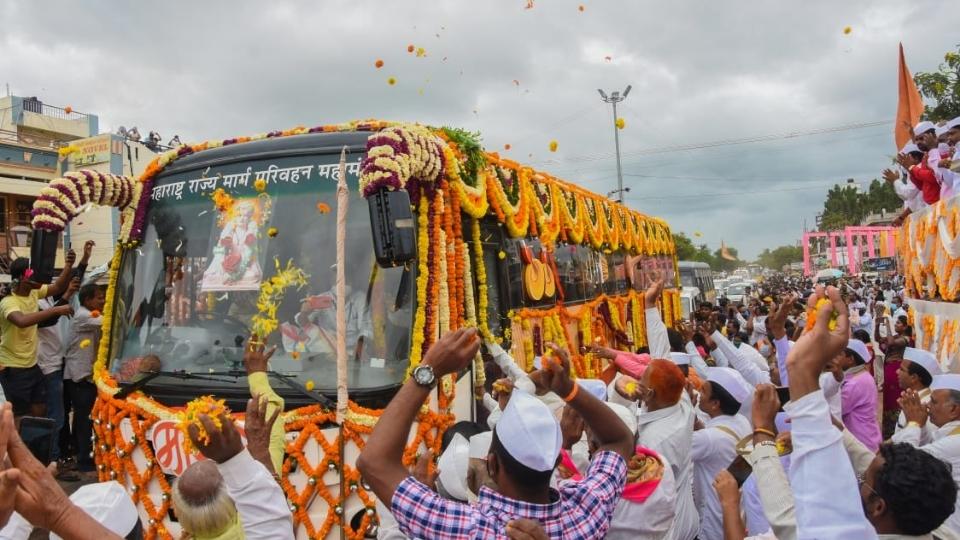 या एका दृश्यावरूनच वारीच्या मार्गावरील गावांची माउलींप्रति काय श्रद्धा आहे हे दिसून येते.