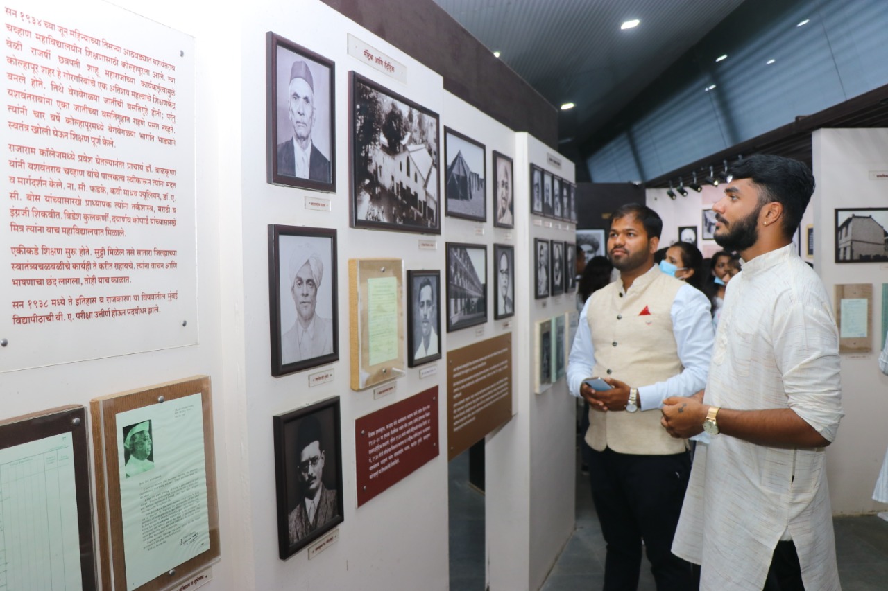 संग्रहालयाच्या जवळच असलेल्या ग्रंथालयास भेट दिली. येथील ग्रंथसंपदा बघून सर्वच प्रतिनिधी आवाक झाले. या ग्रंथालयाविषयीची माहिती उपस्थितांनी जाणून घेतली