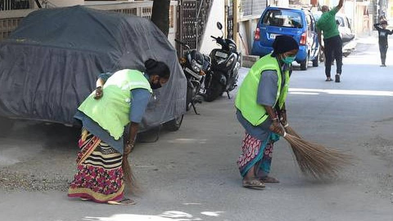 BMCच्या सफाई कामगारांना कायमस्वरूपी घरे द्या- खासदाराची मागणी