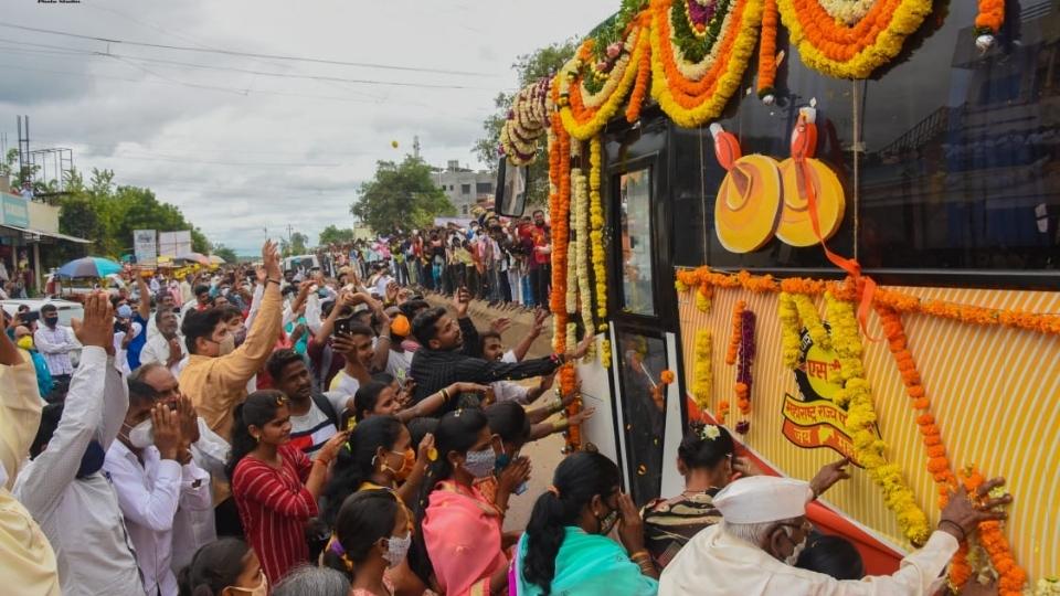 नातेपुतेकरांनी भव्यदिव्य असे स्वागत करून माउलीवरील प्रेम आणि श्रद्धा पुन्हा दाखवून दिली.