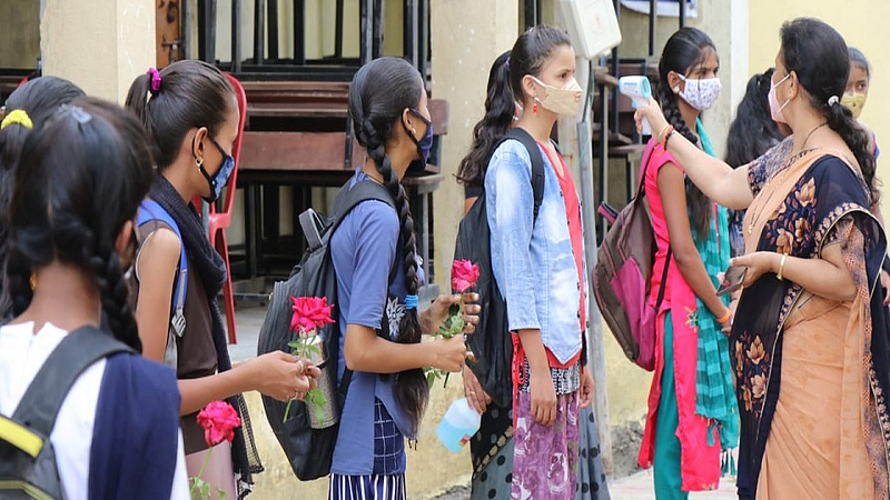 शाळेत जाताना सावधान! 'अशी' राहील पालक व शिक्षकांची जबाबदारी