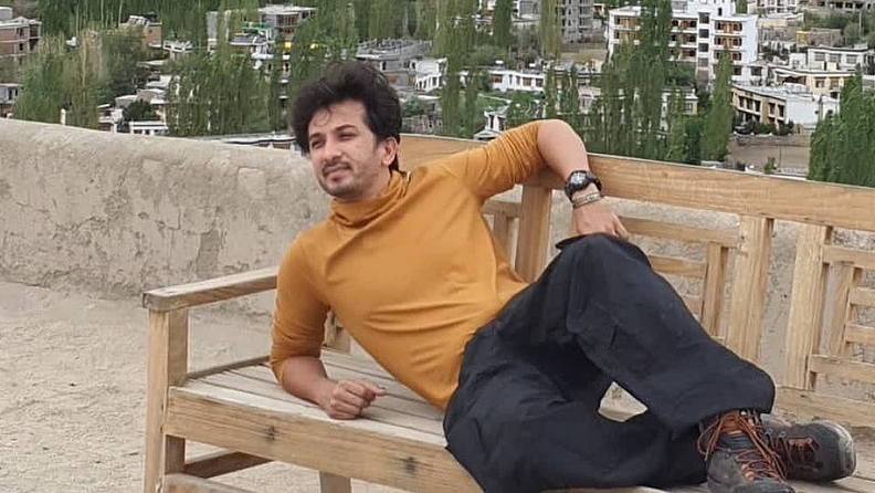 रोजच्या गडबडीच्या शहरी जीवनात येणारा ताण लेह-लडाखचा निसर्ग पाहून निघून जातो.