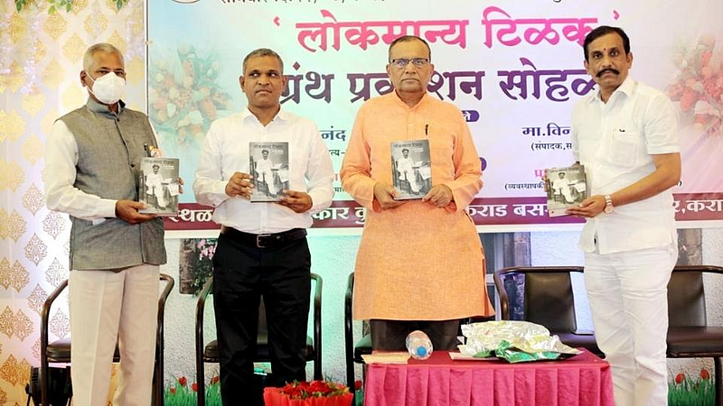 "टिळकांनी घातलेल्या पायावर गांधींनी कळस चढवला"